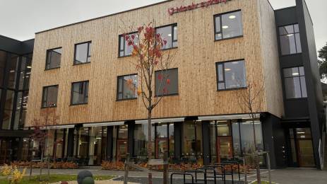  Fasaden til Moelv sykehjem viser at tre er et bevisst materialvalg.